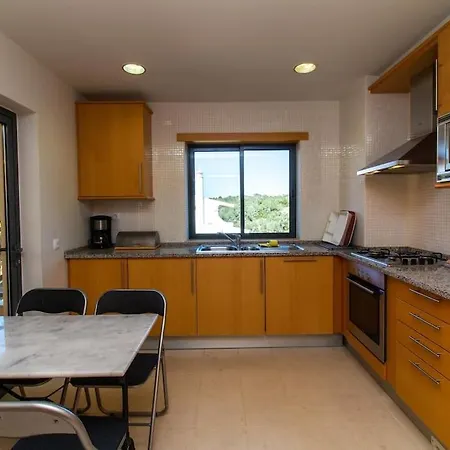 Corcovada - Pool View & Location & Албуфейра